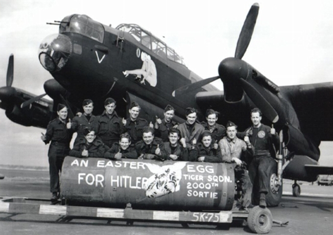 1-48-avro-lancaster-bomber-b-mki-victorious-virgin-fanlight-fanny.jpg